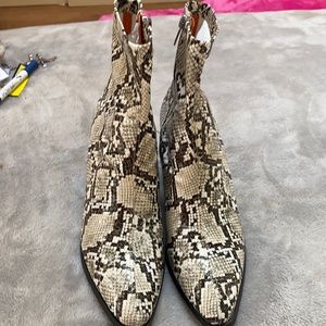 Ladies half boots